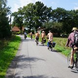 Mo 19: 9 Radfahrer*innen waren gegenüber den 22 Wander*innen klar in der Unterzahl[en]Mo 19: 9 cyclists were clearly outnumbered by the 22 hikers [nl]Ma 19-8: Duidelijk minder fiets(st)ers (9) dan wandelaars (22) [fr]Lun 19 : 9 cyclistes étaient nettement en infériorité numérique par rapport aux 22 randonneurs.