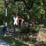 Do 22: Vor langer Zeit führte hier eine Bahnstrecke entlang[en]Th 22: Long ago, there was a railroad line here  [nl]Do 22-8: Ooit was hier een spoorbaan [fr]Jeu 22 : Il y a longtemps, il y avait une ligne de chemin de fer ici.