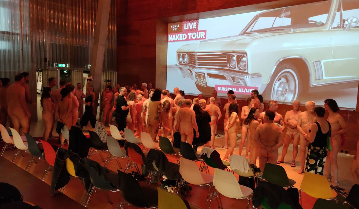 1(9): Après avoir été accueillis dans la salle de conférence de la Kunsthalle, les visiteurs se sont répartis en 5 groupes pour des visites guidées.