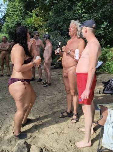 6(9) Günter en train de convaincre. Photo © 2024 Jörg