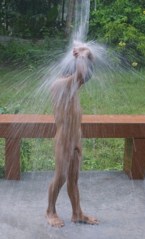Nackt duschen
