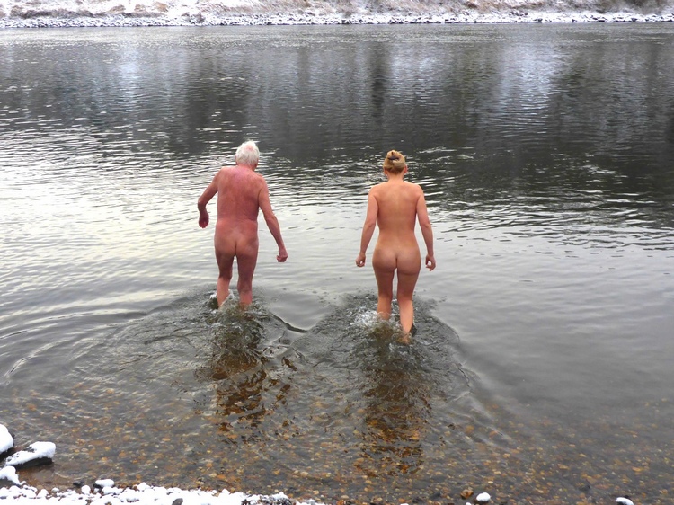 Albert prend un bain dans l'Elbe toute l'année au lieu de prendre une douche chaude